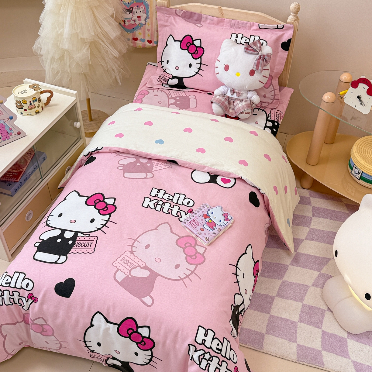 91家纺网 家纺一手货源 找家纺 简宜家居（朝初家纺） 2025新款三丽鸥花型幼儿园套件 kitty粉