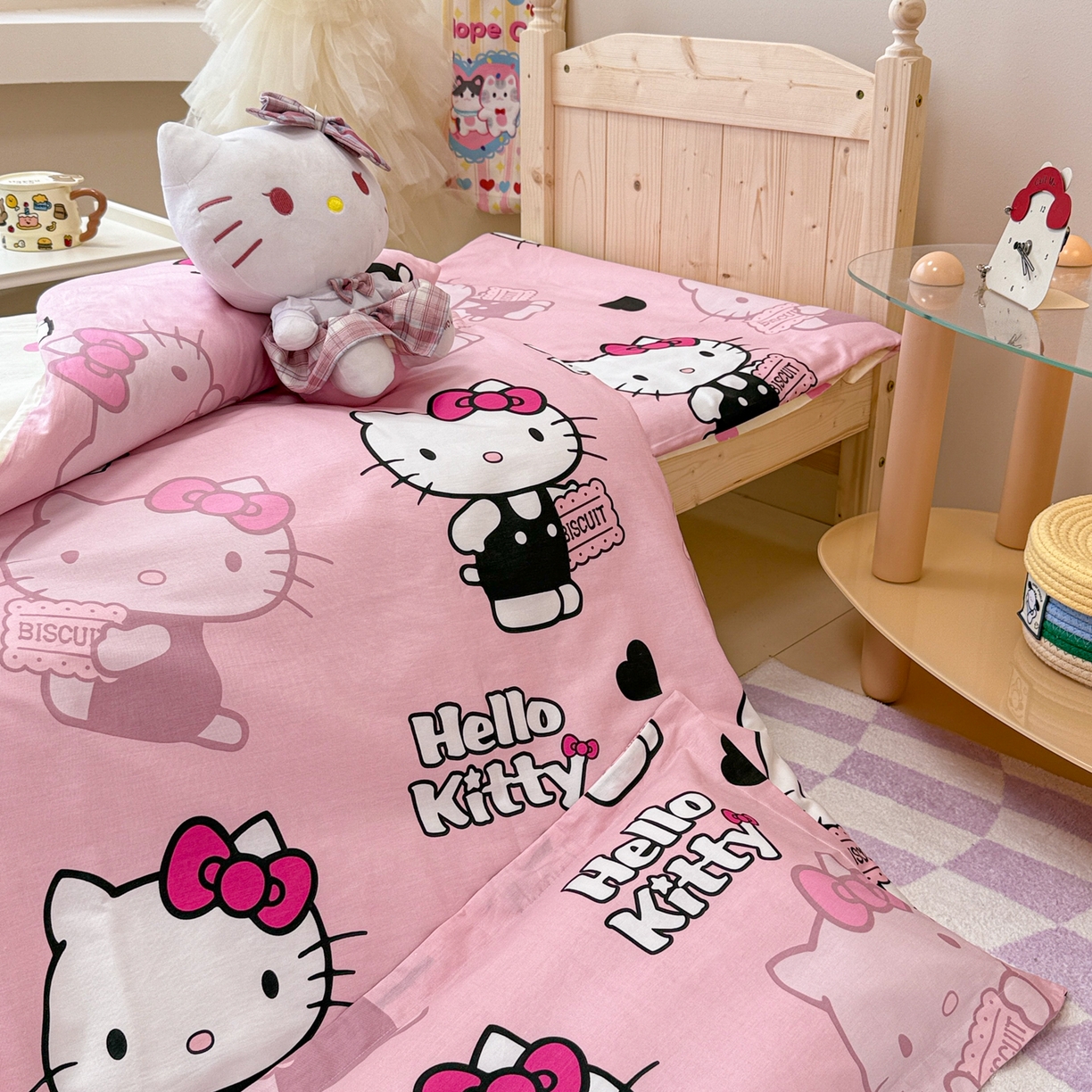 91家纺网 家纺一手货源 找家纺 简宜家居（朝初家纺） 2025新款三丽鸥花型幼儿园套件 kitty粉