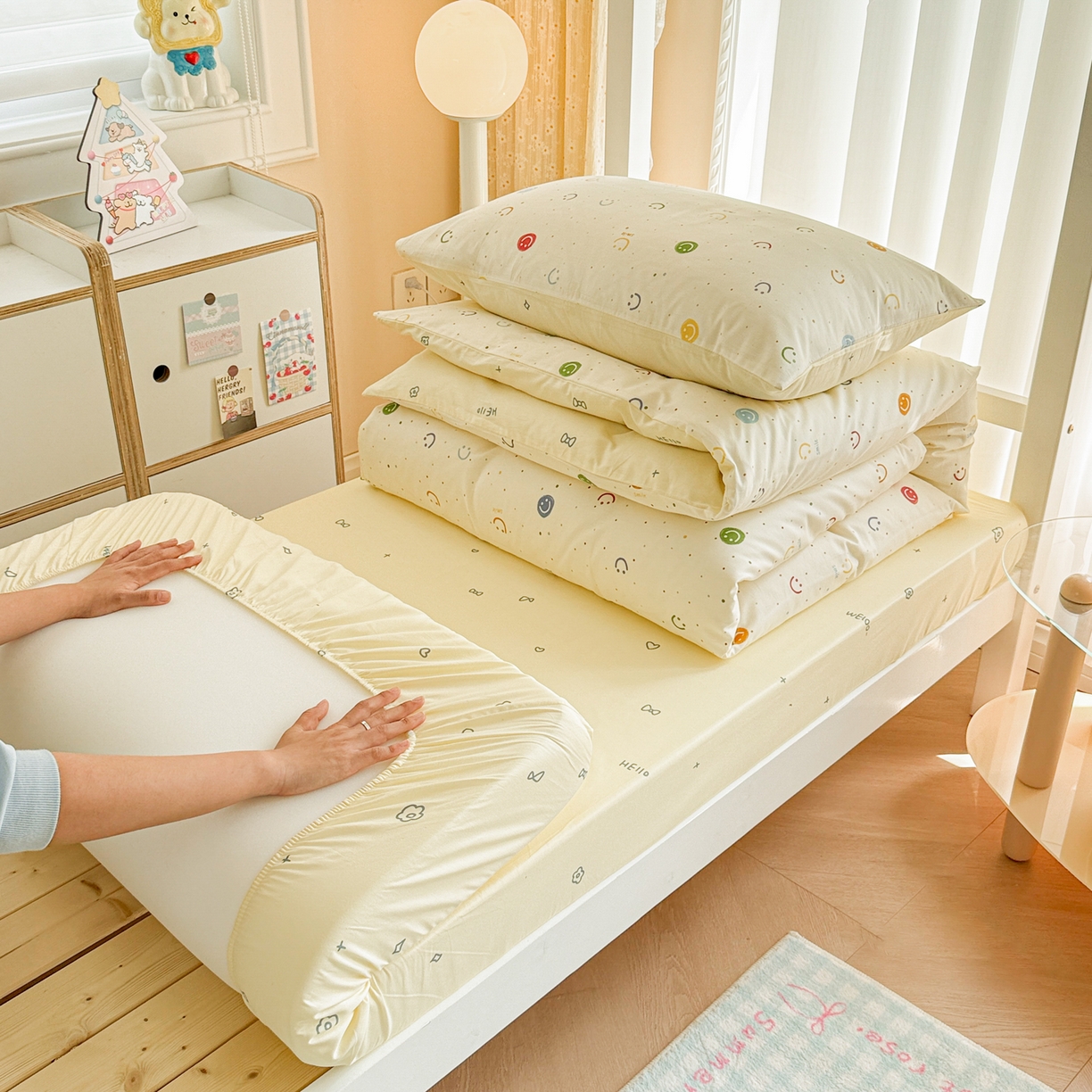 91家纺网 家纺一手货源 找家纺 呗旺鹿  2025新款学生床全棉纯棉卡通小清新三件套四件套 多彩笑脸