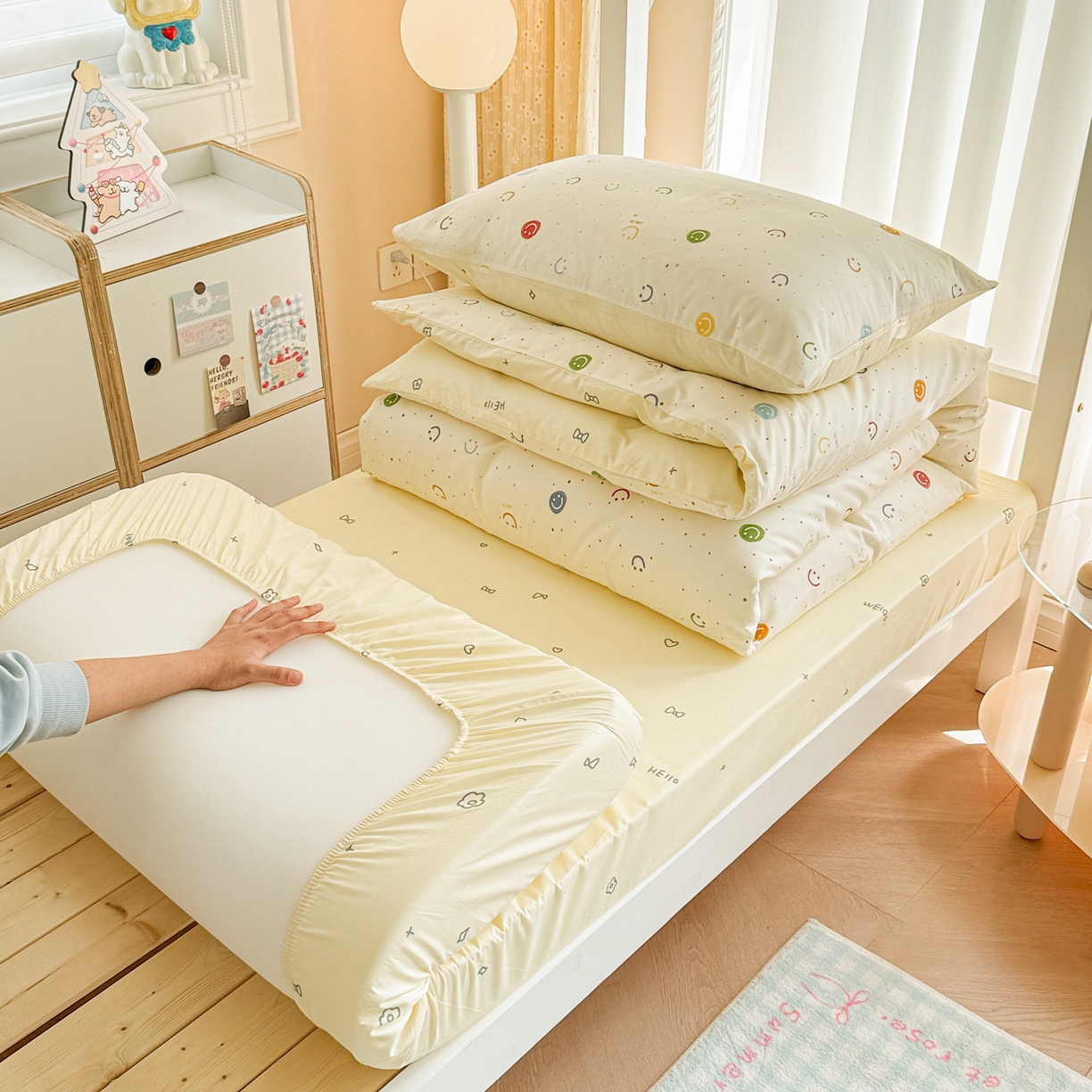 91家纺网 家纺一手货源 找家纺 呗旺鹿  2025新款学生床全棉纯棉卡通小清新三件套四件套 多彩笑脸