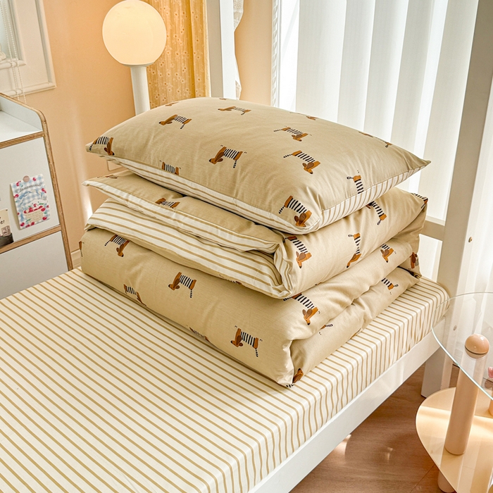 91家纺网 家纺一手货源 找家纺 呗旺鹿  2025新款学生床全棉纯棉卡通小清新三件套四件套 腊肠狗