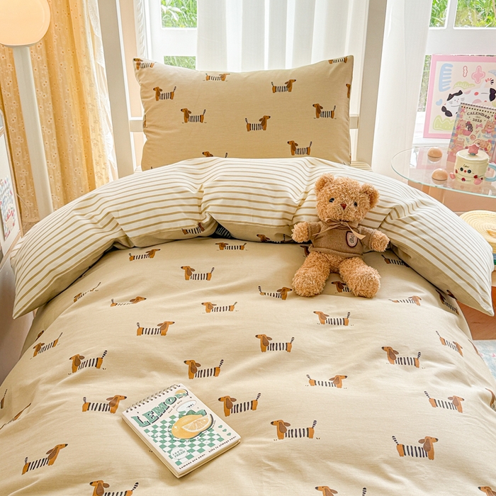 91家纺网 家纺一手货源 找家纺 呗旺鹿  2025新款学生床全棉纯棉卡通小清新三件套四件套 腊肠狗