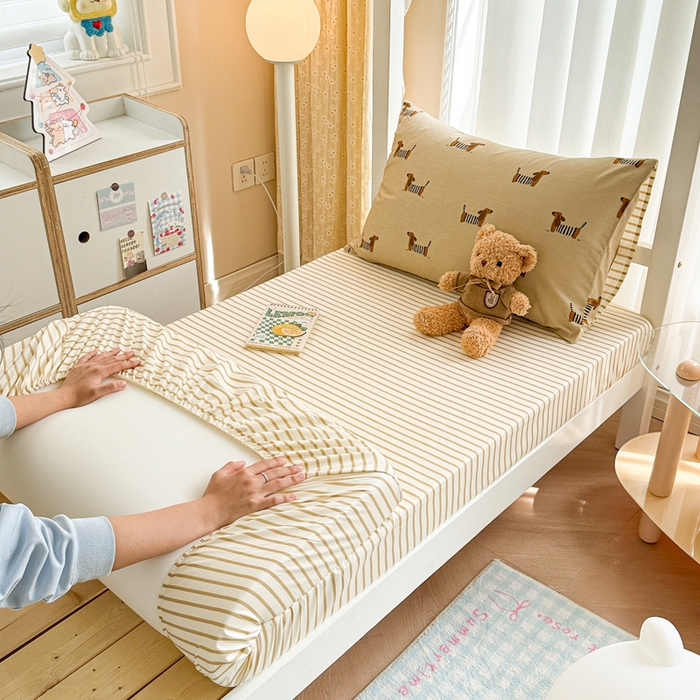 91家纺网 家纺一手货源 找家纺 呗旺鹿  2025新款学生床全棉纯棉卡通小清新三件套四件套 腊肠狗