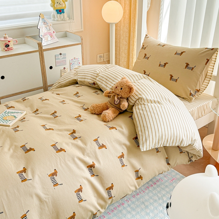 91家纺网 家纺一手货源 找家纺 呗旺鹿  2025新款学生床全棉纯棉卡通小清新三件套四件套 腊肠狗