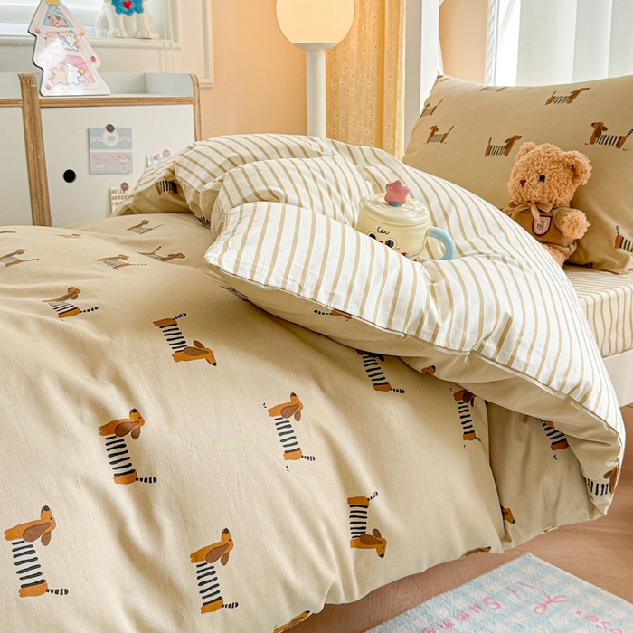 91家纺网 家纺一手货源 找家纺 呗旺鹿  2025新款学生床全棉纯棉卡通小清新三件套四件套 腊肠狗