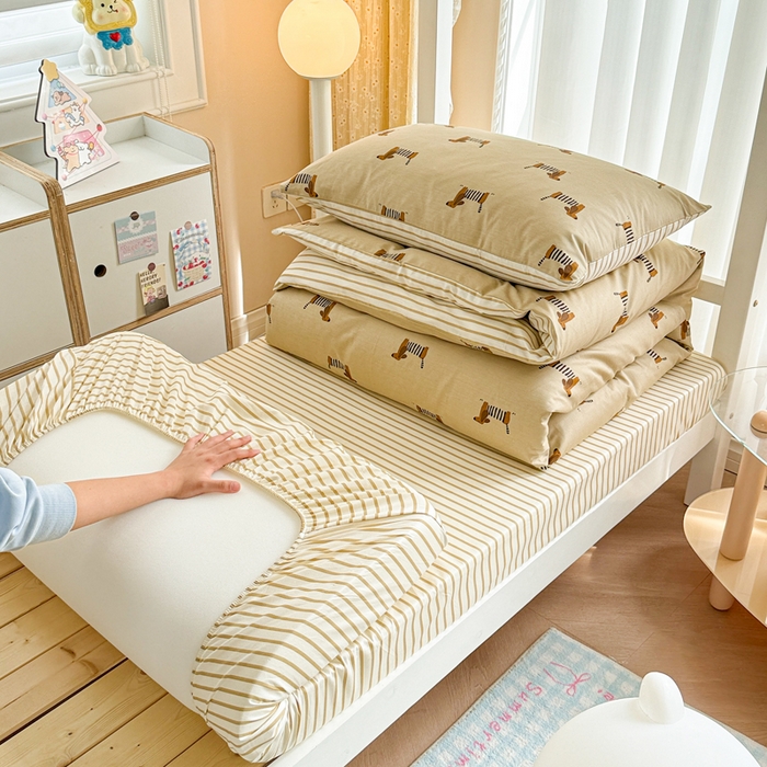 91家纺网 家纺一手货源 找家纺 呗旺鹿  2025新款学生床全棉纯棉卡通小清新三件套四件套 腊肠狗