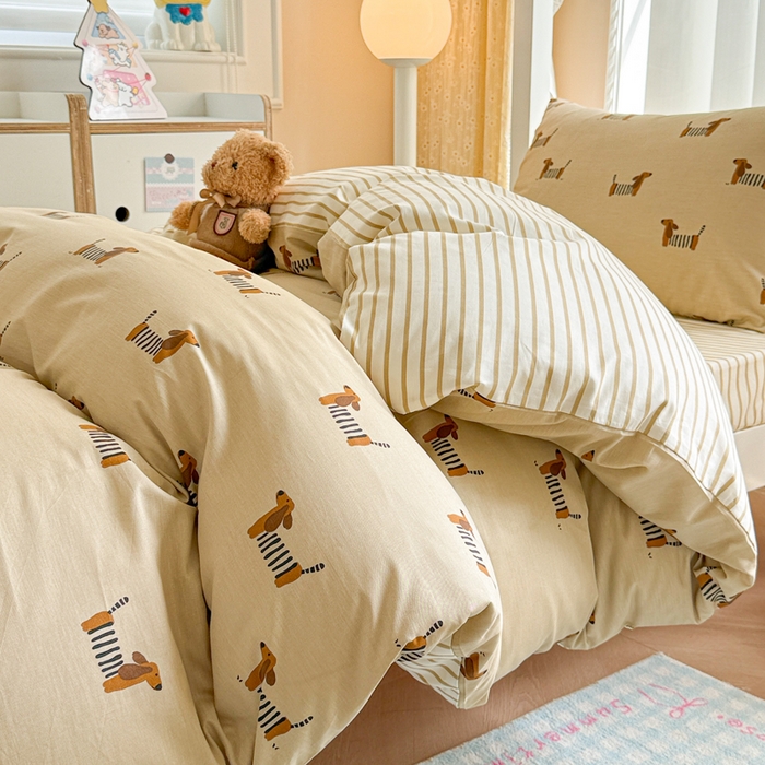 91家纺网 家纺一手货源 找家纺 呗旺鹿  2025新款学生床全棉纯棉卡通小清新三件套四件套 腊肠狗