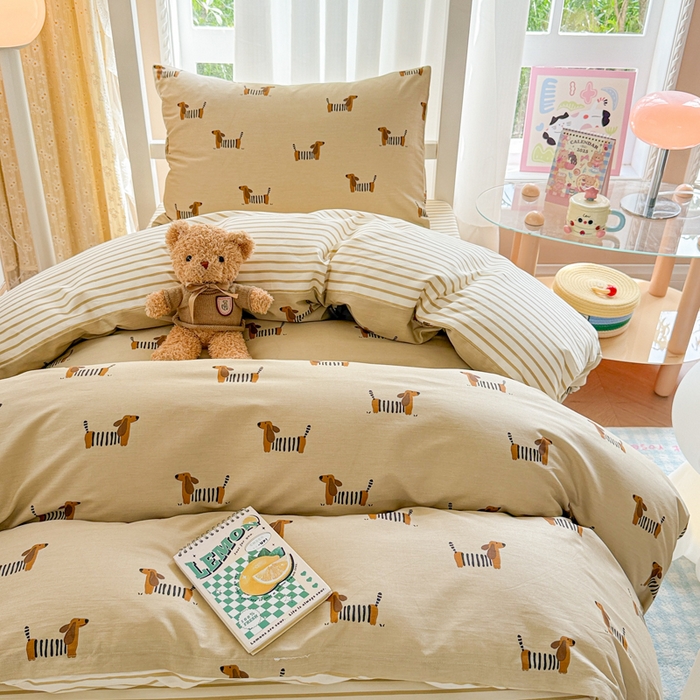91家纺网 家纺一手货源 找家纺 呗旺鹿  2025新款学生床全棉纯棉卡通小清新三件套四件套 腊肠狗