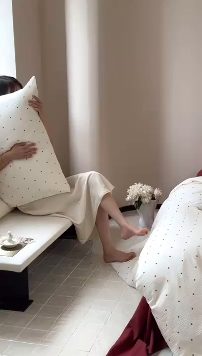 91家纺网 家纺一手货源 找家纺 山舍2025新款皱皱双层纱四件套 波尔卡红波点