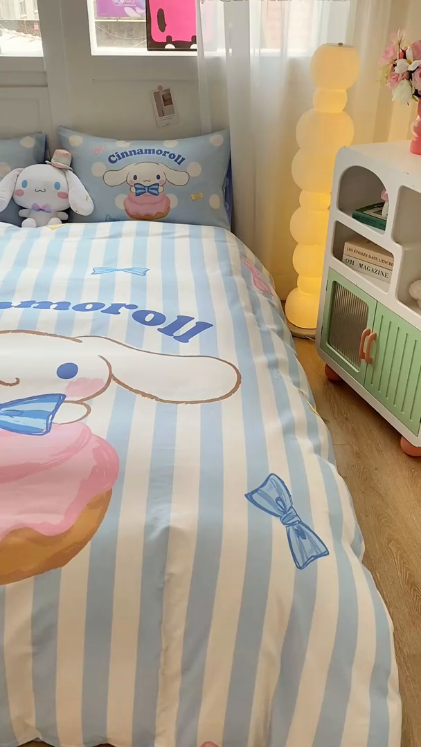 91家纺网 家纺一手货源 找家纺 博雅 2025春夏新款全棉纯棉三丽欧新款大板四件套 全棉大版（口袋枕）蝴蝶结条纹玉桂狗