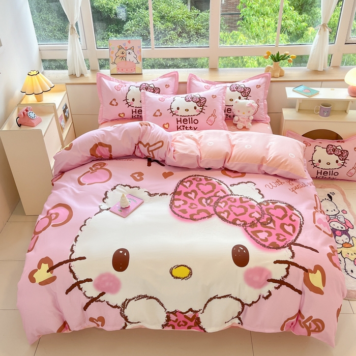 91家纺网 家纺一手货源 找家纺 博雅 2025春夏新款全棉纯棉三丽欧新款大板四件套 全棉大版（信封枕）甜酷KT