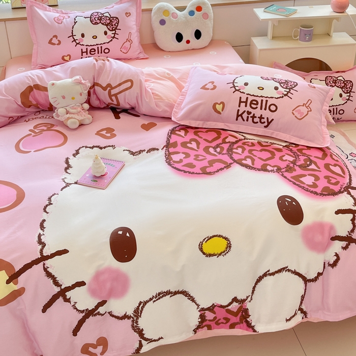 91家纺网 家纺一手货源 找家纺 博雅 2025春夏新款全棉纯棉三丽欧新款大板四件套 全棉大版（信封枕）甜酷KT