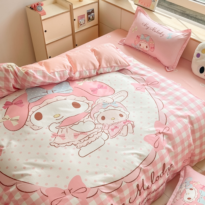 91家纺网 家纺一手货源 找家纺 博雅 2025春夏新款全棉纯棉三丽欧新款大板四件套 全棉大版（信封枕）玩偶美乐蒂