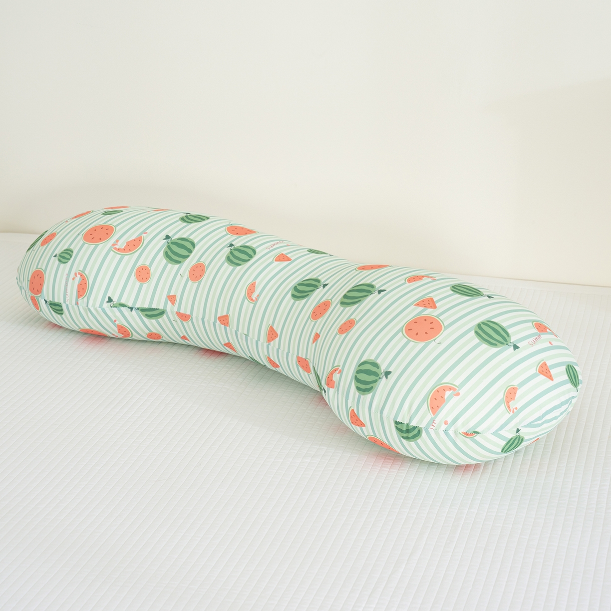 91家纺网 家纺一手货源 找家纺 乐坊 2025新款冰皮骨头睡觉抱枕 冰皮西瓜 40x110x20cm/只
