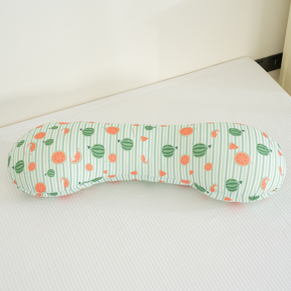 91家纺网 家纺一手货源 找家纺 乐坊 2025新款冰皮骨头睡觉抱枕 冰皮西瓜 40x110x20cm/只