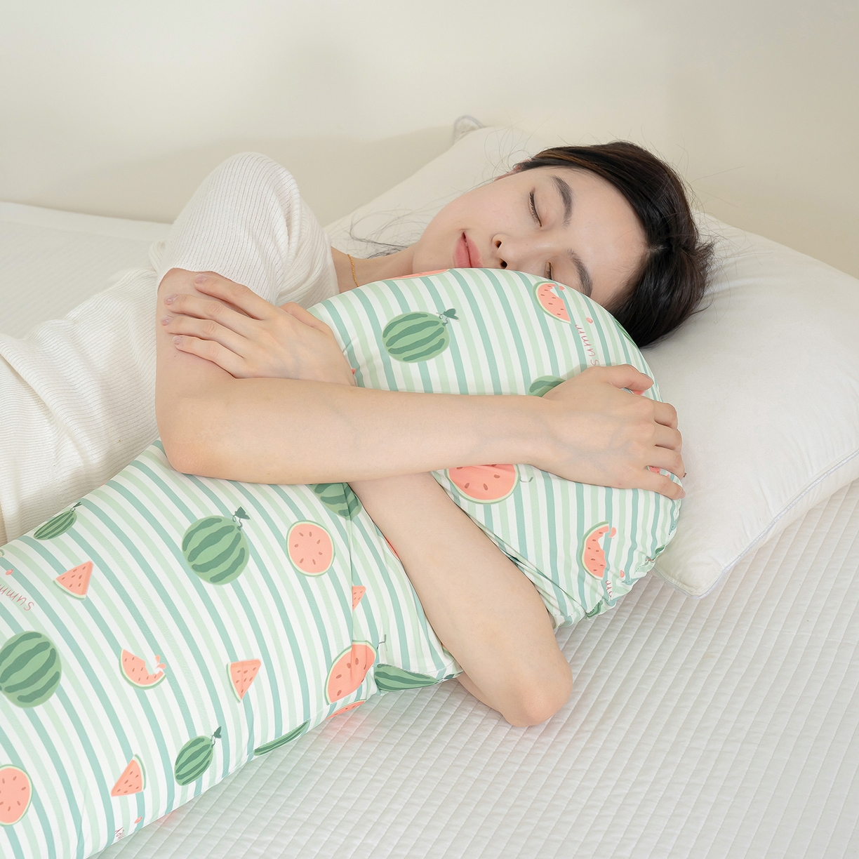 91家纺网 家纺一手货源 找家纺 乐坊 2025新款冰皮骨头睡觉抱枕 冰皮西瓜 40x110x20cm/只