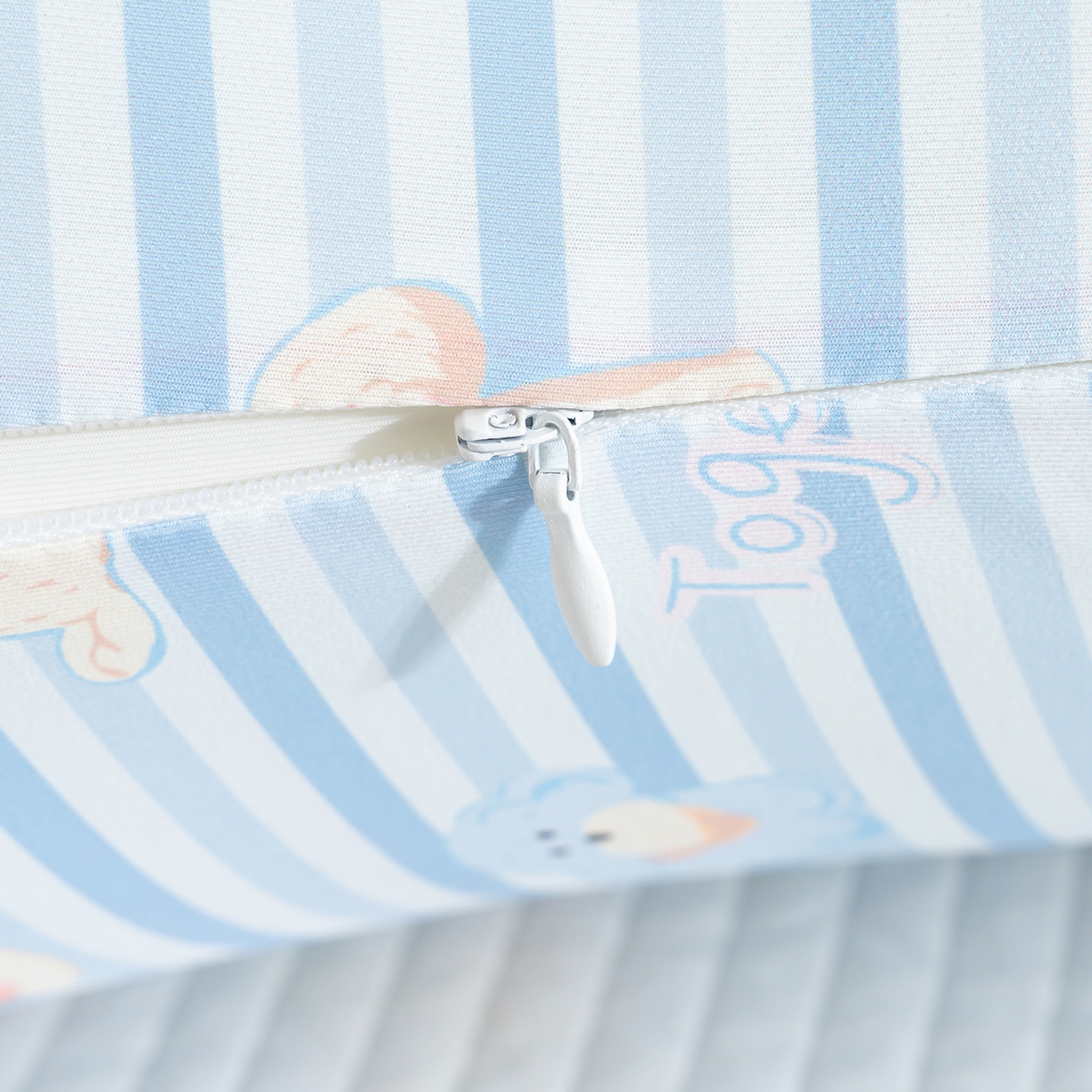 91家纺网 家纺一手货源 找家纺 乐坊 2025新款冰皮骨头睡觉抱枕 冰皮小狗 40x110x20cm/只