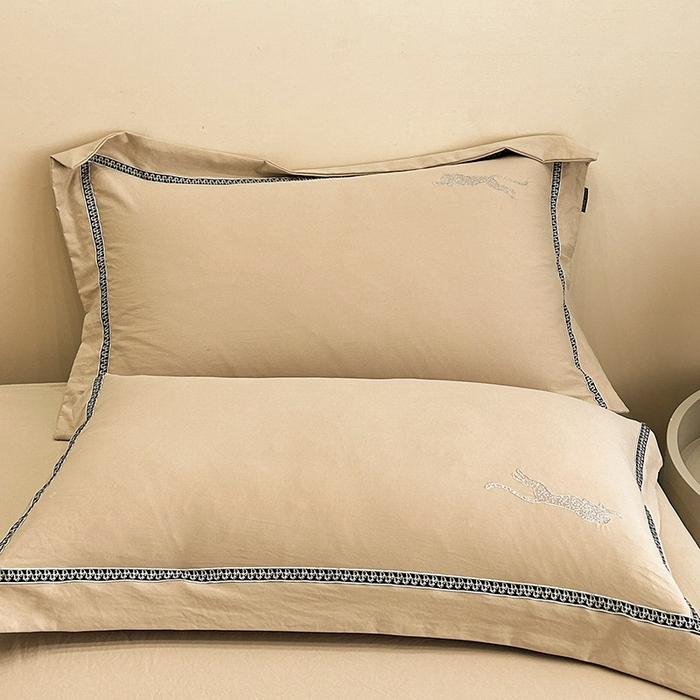 91家纺网 家纺一手货源 找家纺 库里梦家纺 2025新款高精密斜纹棉刺绣四件套-欧利系列 欧利-摩卡