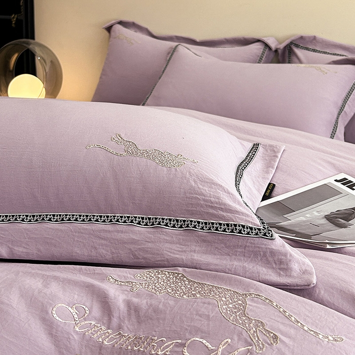 91家纺网 家纺一手货源 找家纺 库里梦家纺 2025新款高精密斜纹棉刺绣四件套-欧利系列 欧利-霞紫