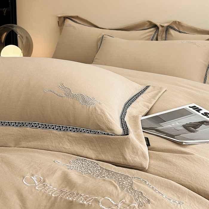 91家纺网 家纺一手货源 找家纺 库里梦家纺 2025新款高精密斜纹棉刺绣四件套-欧利系列 欧利-摩卡