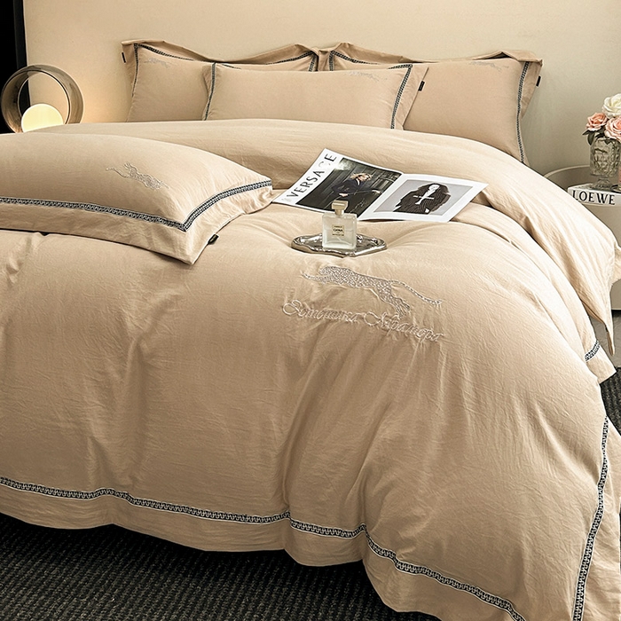 91家纺网 家纺一手货源 找家纺 库里梦家纺 2025新款高精密斜纹棉刺绣四件套-欧利系列 欧利-摩卡