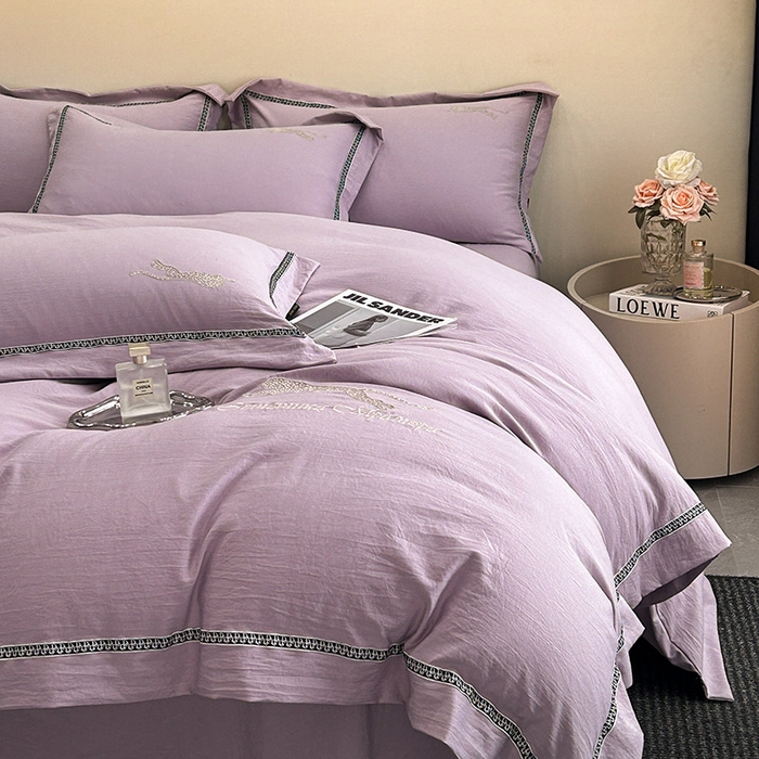 91家纺网 家纺一手货源 找家纺 库里梦家纺 2025新款高精密斜纹棉刺绣四件套-欧利系列 欧利-霞紫