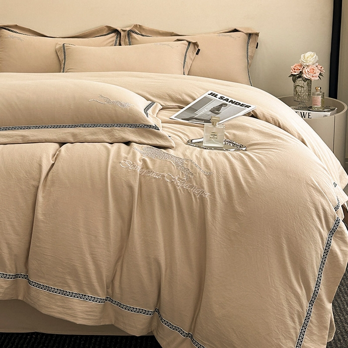 91家纺网 家纺一手货源 找家纺 库里梦家纺 2025新款高精密斜纹棉刺绣四件套-欧利系列 欧利-摩卡