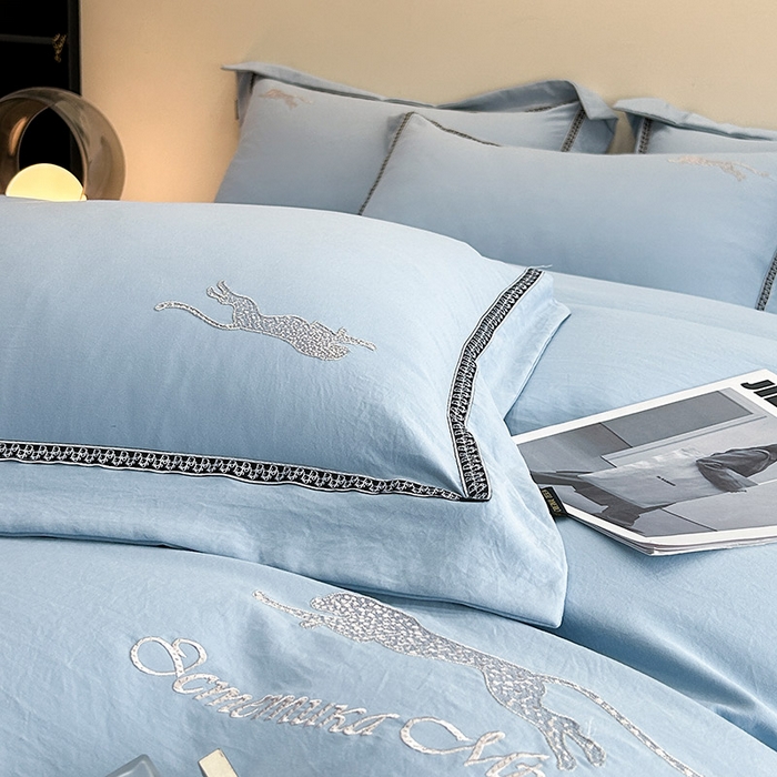 91家纺网 家纺一手货源 找家纺 库里梦家纺 2025新款高精密斜纹棉刺绣四件套-欧利系列 欧利-天蓝