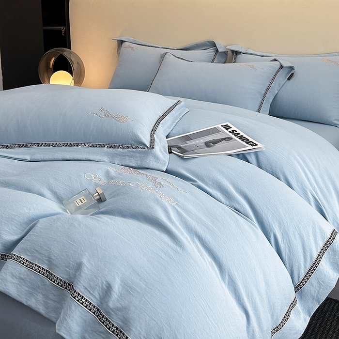 91家纺网 家纺一手货源 找家纺 库里梦家纺 2025新款高精密斜纹棉刺绣四件套-欧利系列 欧利-天蓝