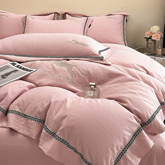 91家纺网 家纺一手货源 找家纺 库里梦家纺 2025新款高精密斜纹棉刺绣四件套-欧利系列 欧利-桃粉