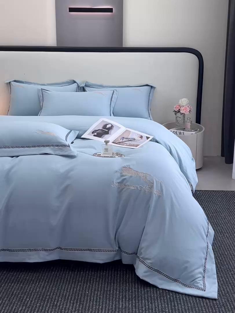 91家纺网 家纺一手货源 找家纺 库里梦家纺 2025新款高精密斜纹棉刺绣四件套-欧利系列 欧利-天蓝