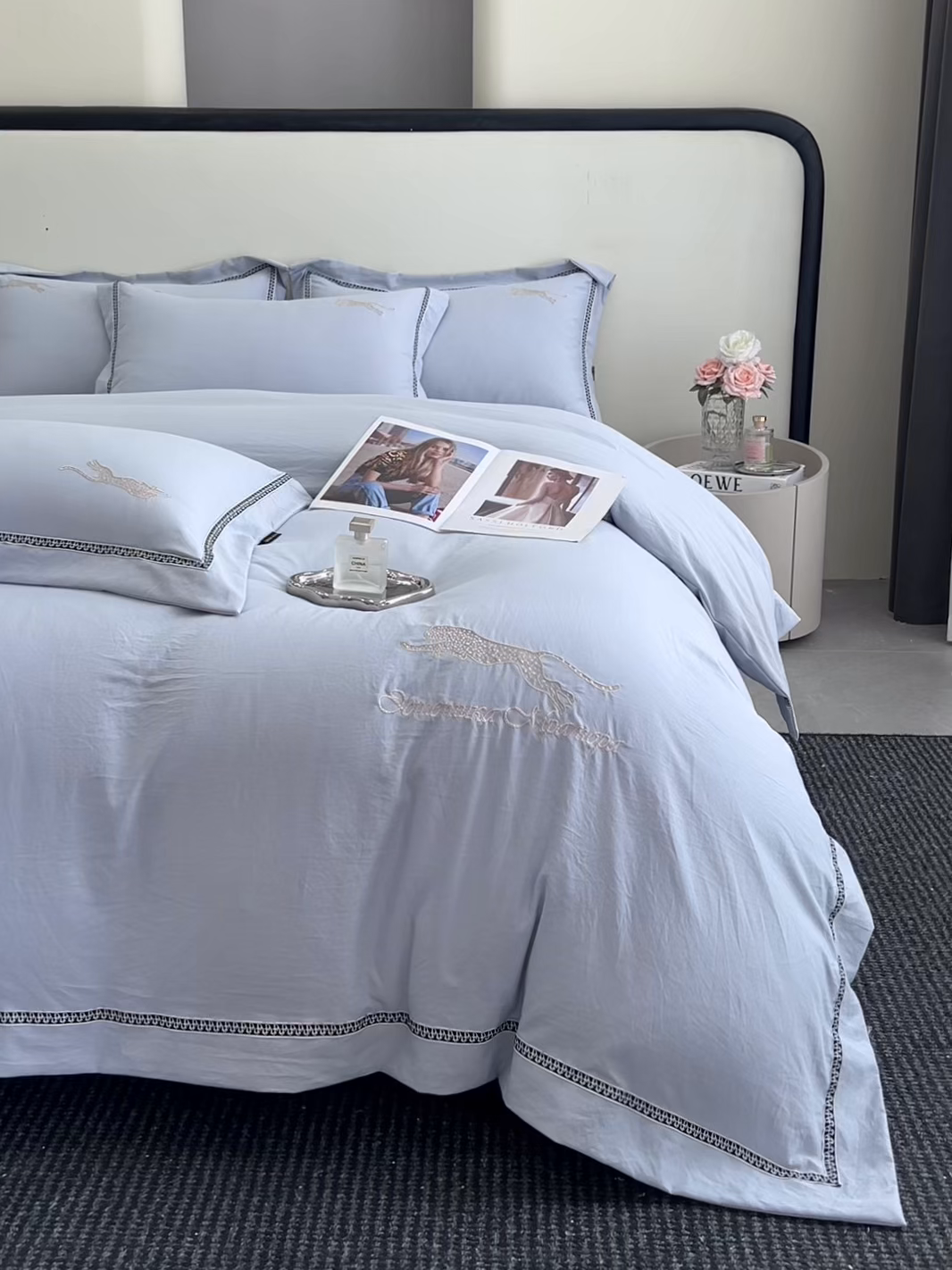 91家纺网 家纺一手货源 找家纺 库里梦家纺 2025新款高精密斜纹棉刺绣四件套-欧利系列 欧利-雅灰