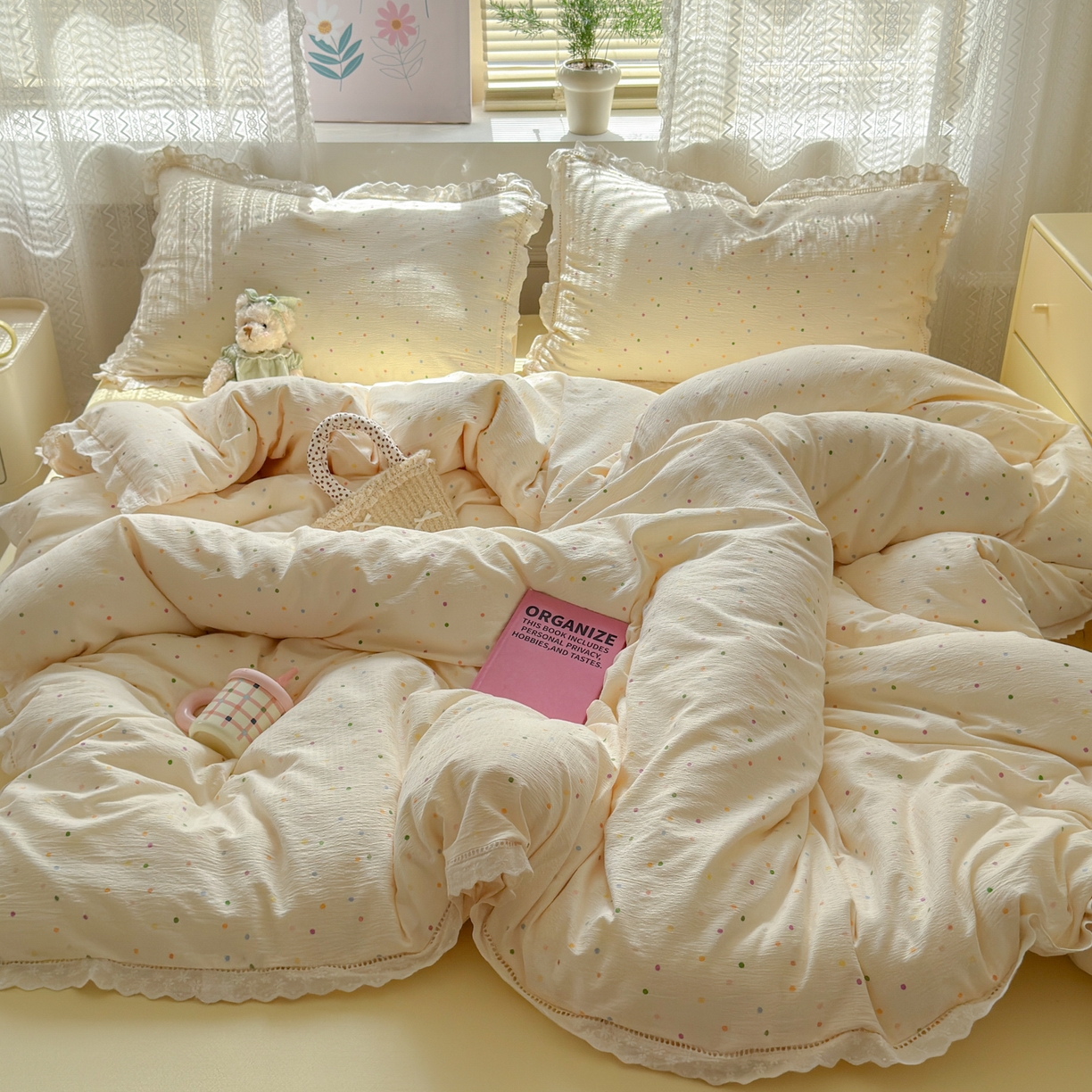 91家纺网 家纺一手货源 找家纺 喜颜 2025新款爆款云感提花皱皱纱全棉镂空花边四件套学生宿舍三件套 镂空花边-波点炫彩