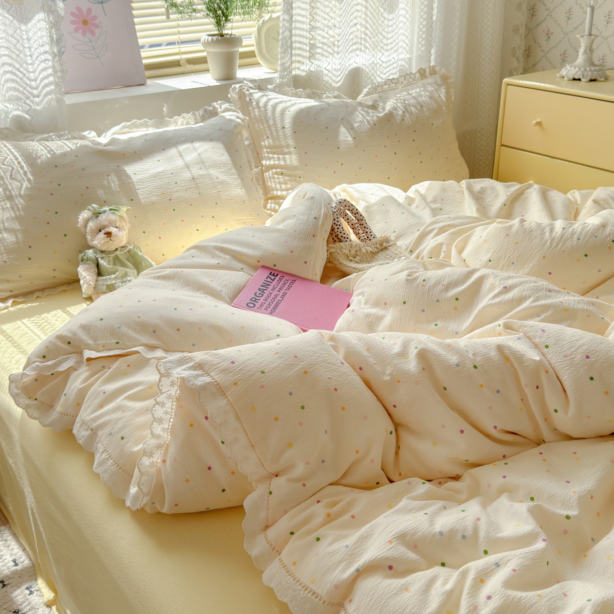 91家纺网 家纺一手货源 找家纺 喜颜 2025新款爆款云感提花皱皱纱全棉镂空花边四件套学生宿舍三件套 镂空花边-波点炫彩