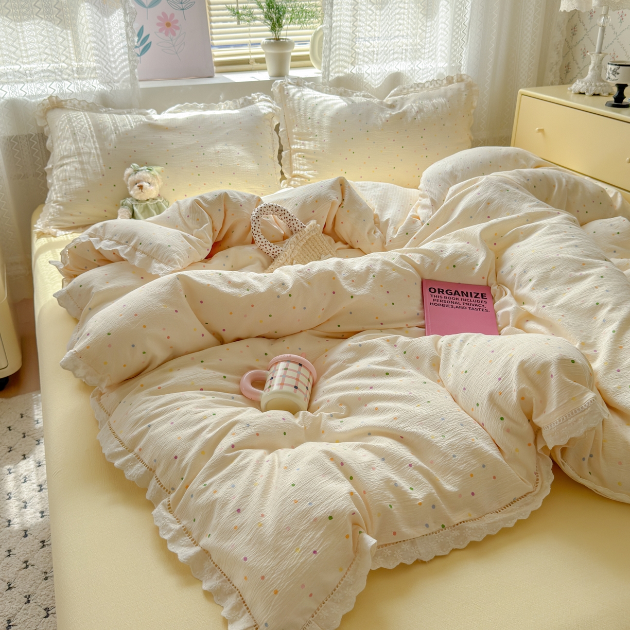 91家纺网 家纺一手货源 找家纺 喜颜 2025新款爆款云感提花皱皱纱全棉镂空花边四件套学生宿舍三件套 镂空花边-波点炫彩