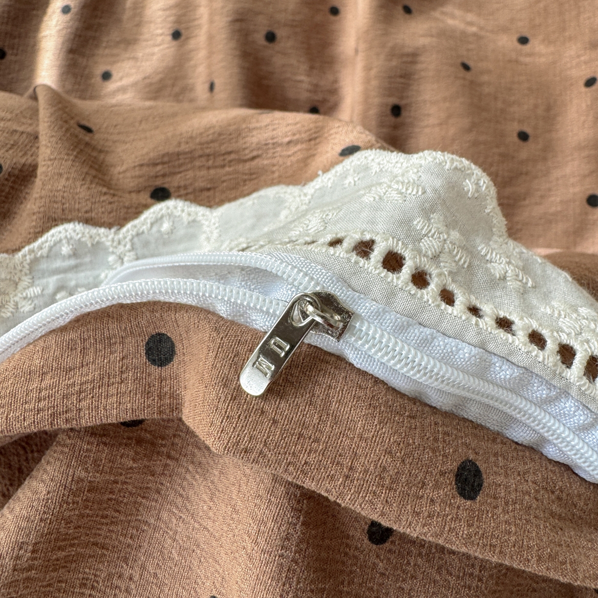 91家纺网 家纺一手货源 找家纺 （总）喜颜 2025新款爆款云感提花皱皱纱全棉镂空花边四件套学生宿舍三件套