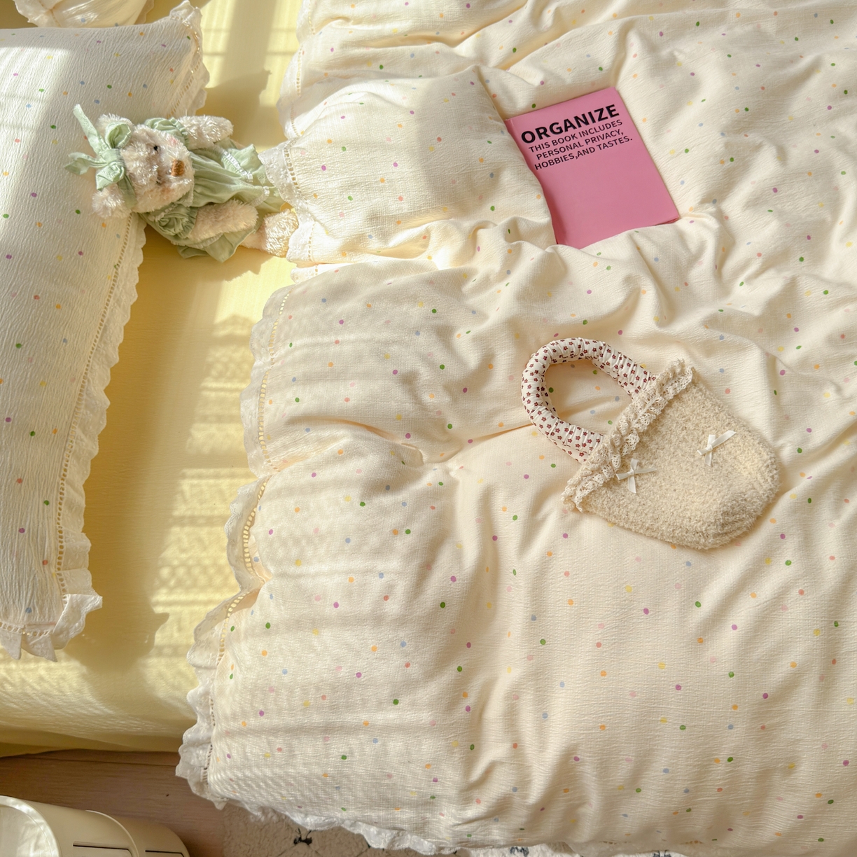 91家纺网 家纺一手货源 找家纺 喜颜 2025新款爆款云感提花皱皱纱全棉镂空花边四件套学生宿舍三件套 镂空花边-波点炫彩