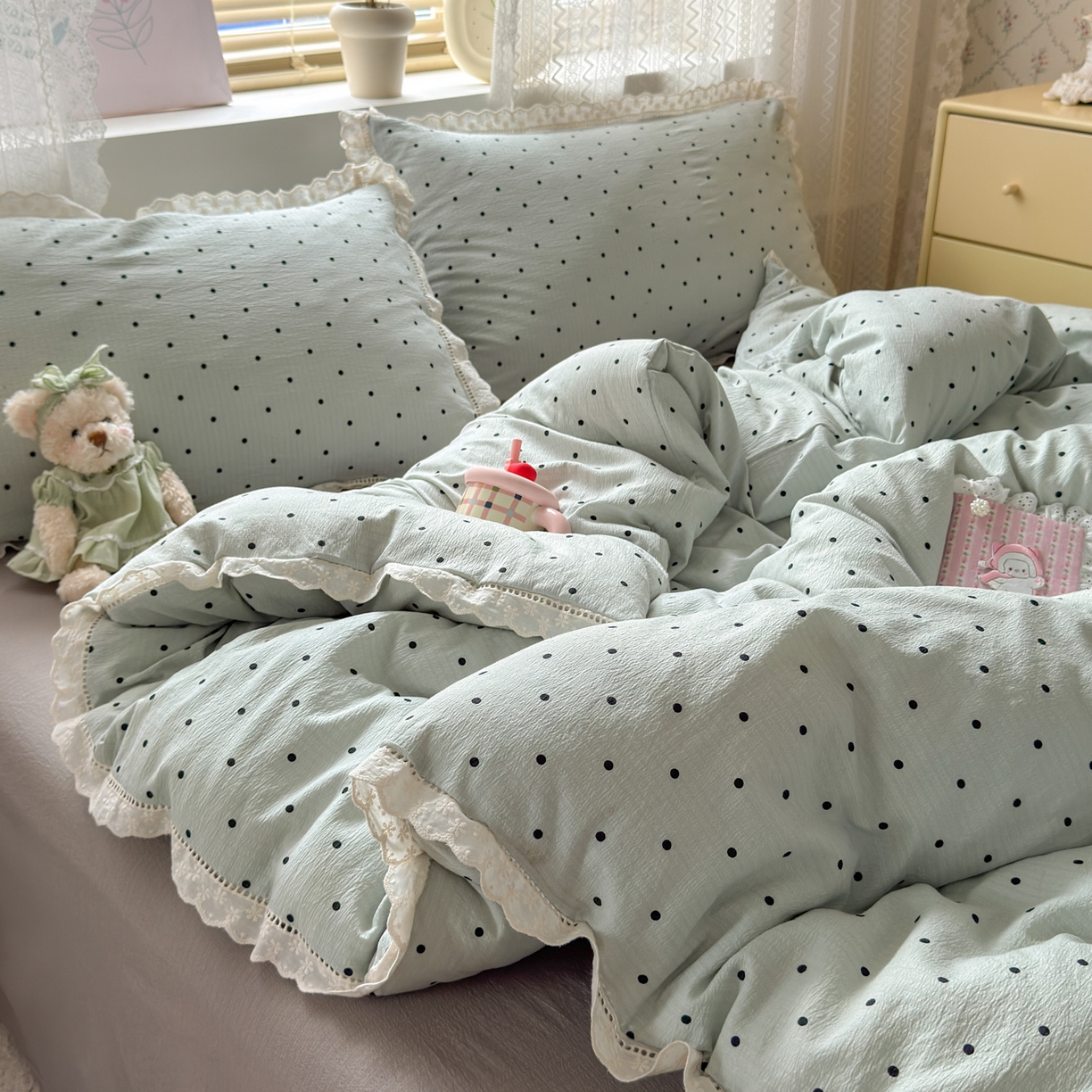 91家纺网 家纺一手货源 找家纺 喜颜 2025新款爆款云感提花皱皱纱全棉镂空花边四件套学生宿舍三件套 镂空花边-波点蓝