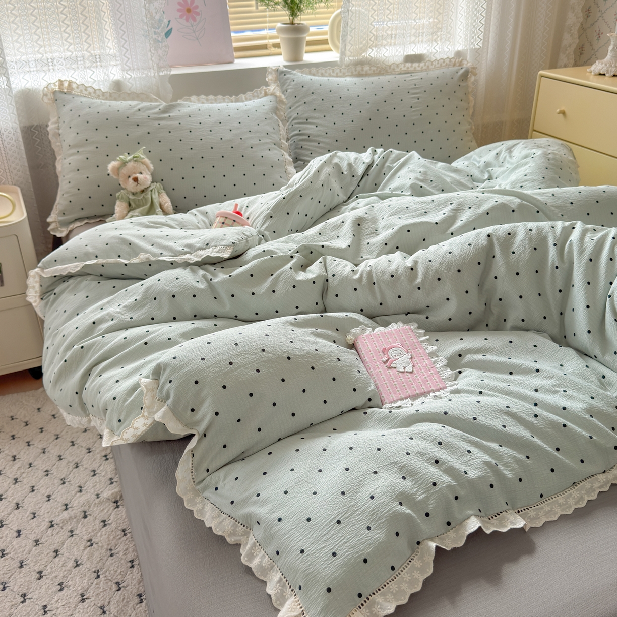 91家纺网 家纺一手货源 找家纺 喜颜 2025新款爆款云感提花皱皱纱全棉镂空花边四件套学生宿舍三件套 镂空花边-波点蓝