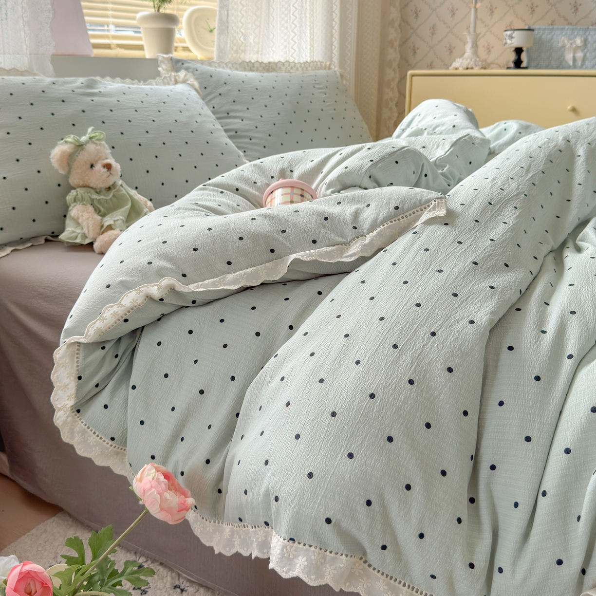 91家纺网 家纺一手货源 找家纺 喜颜 2025新款爆款云感提花皱皱纱全棉镂空花边四件套学生宿舍三件套 镂空花边-波点蓝