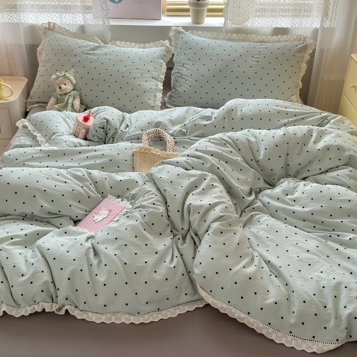 91家纺网 家纺一手货源 找家纺 喜颜 2025新款爆款云感提花皱皱纱全棉镂空花边四件套学生宿舍三件套 镂空花边-波点蓝