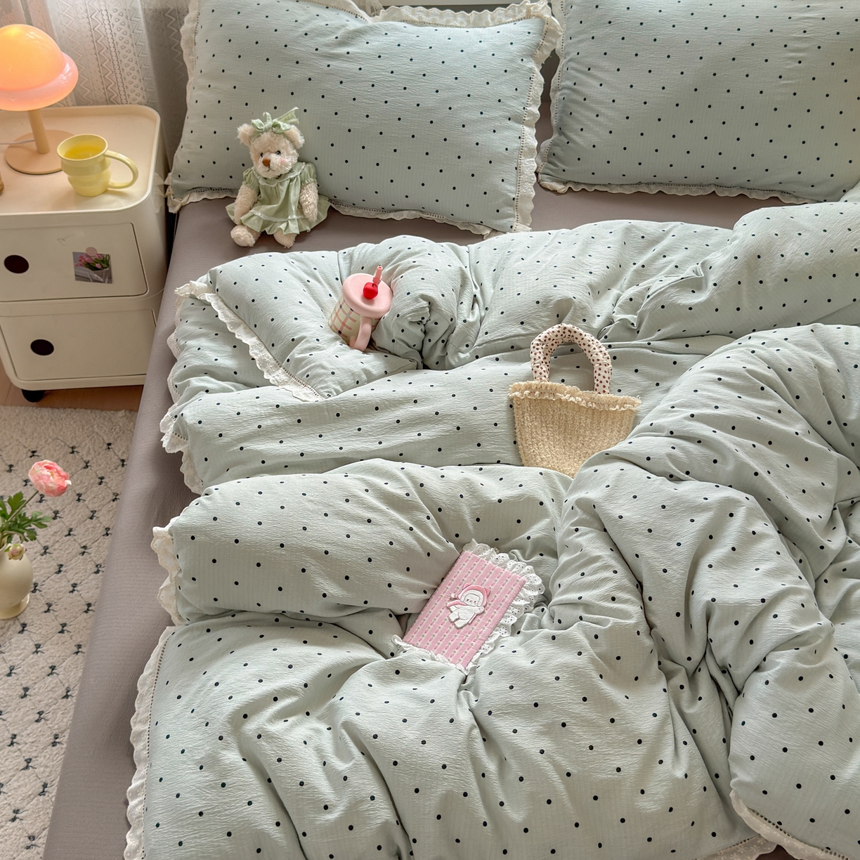 91家纺网 家纺一手货源 找家纺 喜颜 2025新款爆款云感提花皱皱纱全棉镂空花边四件套学生宿舍三件套 镂空花边-波点蓝