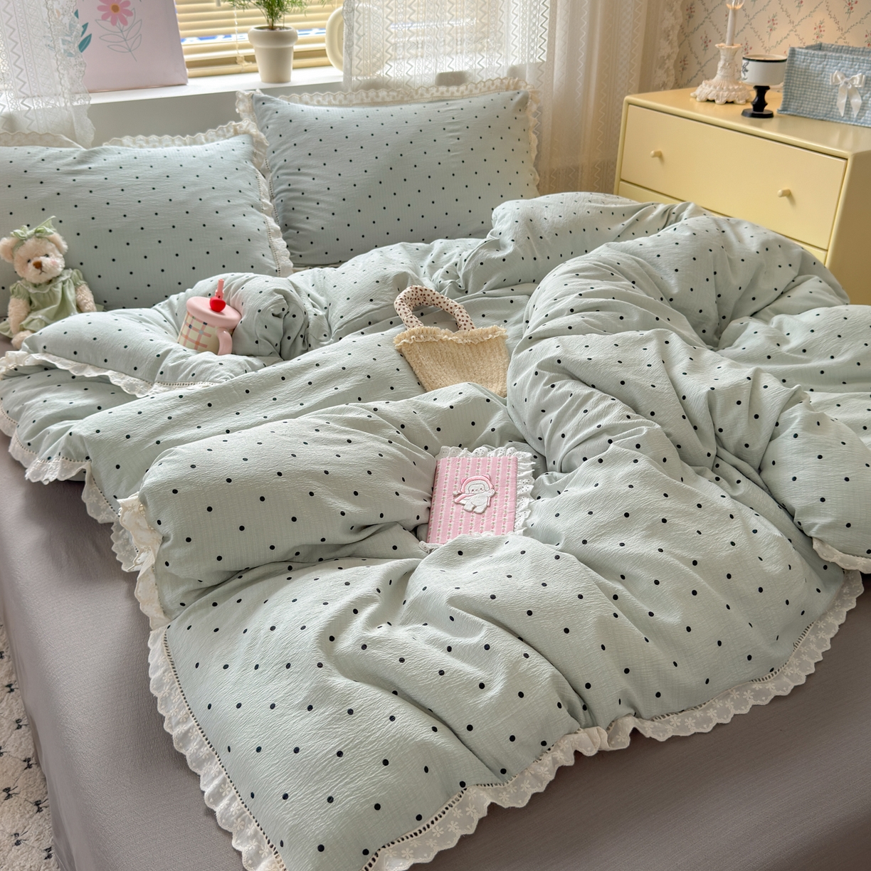 91家纺网 家纺一手货源 找家纺 喜颜 2025新款爆款云感提花皱皱纱全棉镂空花边四件套学生宿舍三件套 镂空花边-波点蓝