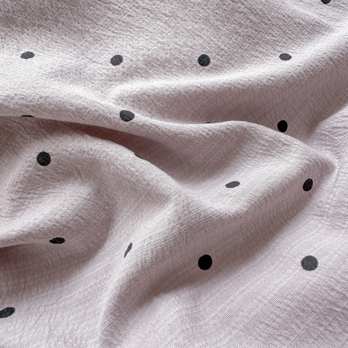 91家纺网 家纺一手货源 找家纺 喜颜 2025新款爆款云感提花皱皱纱全棉镂空花边四件套学生宿舍三件套 镂空花边-波点浅紫