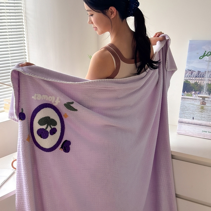 91家纺网 家纺一手货源 找家纺 艾佳2025新款卡通绣花款小华夫格毛毯毯子 华夫毯-花蝶紫