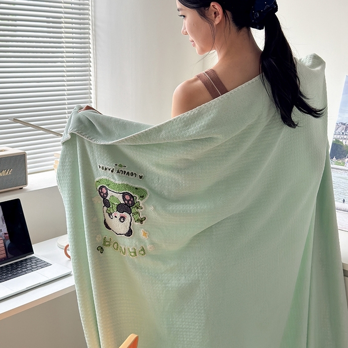 91家纺网 家纺一手货源 找家纺 艾佳2025新款卡通绣花款小华夫格毛毯毯子 华夫毯-熊猫仔