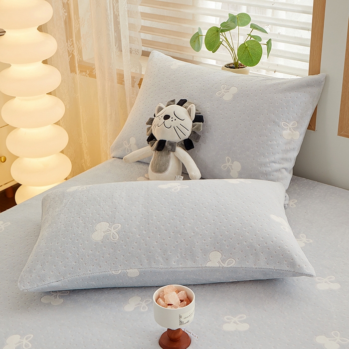 91家纺网 家纺一手货源 找家纺 楼兰公主 2025新款雕花绒床笠 蓝绒蝶梦