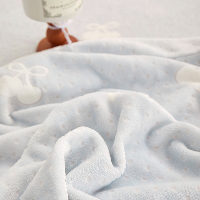 91家纺网 家纺一手货源 找家纺 楼兰公主 2025新款雕花绒床笠 蓝绒蝶梦