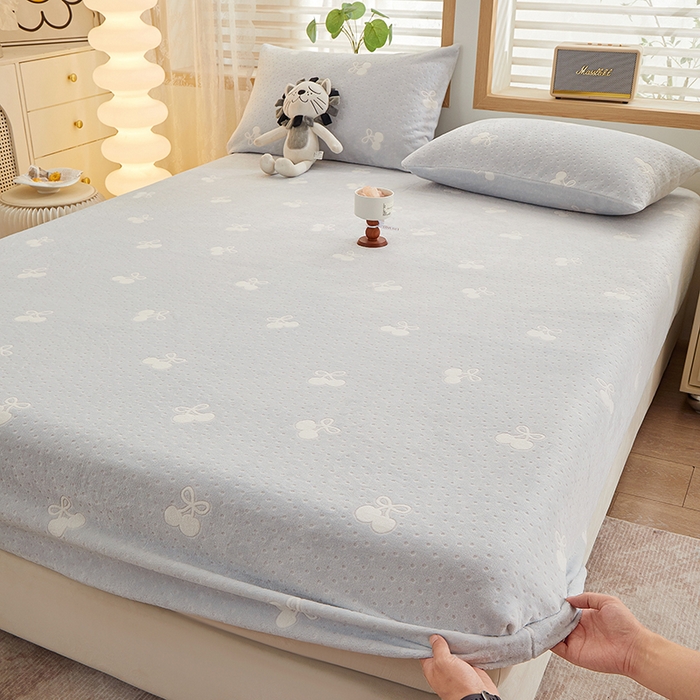 楼兰公主 2025新款雕花绒床笠 蓝绒蝶梦