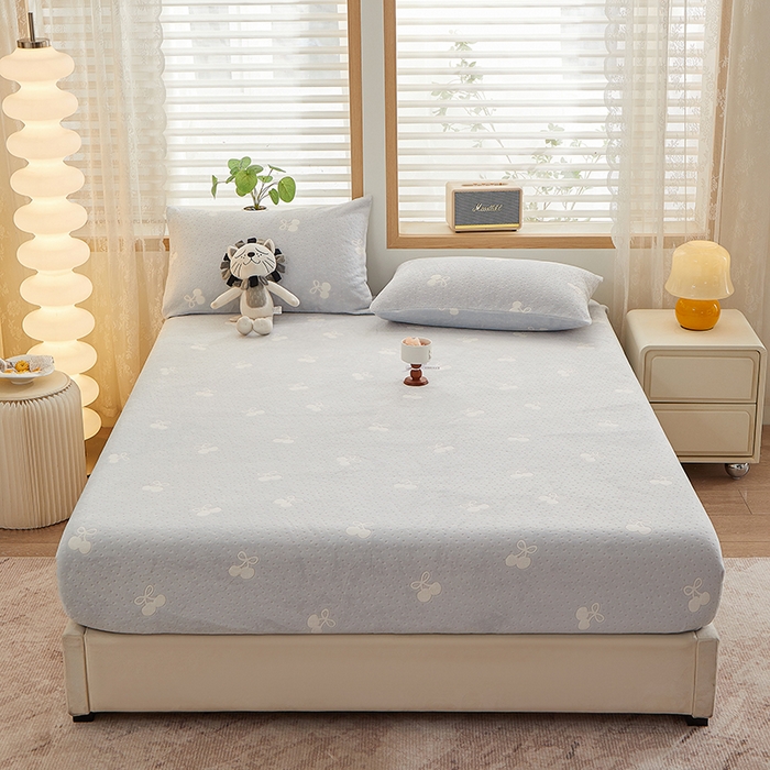 91家纺网 家纺一手货源 找家纺 楼兰公主 2025新款雕花绒床笠 蓝绒蝶梦